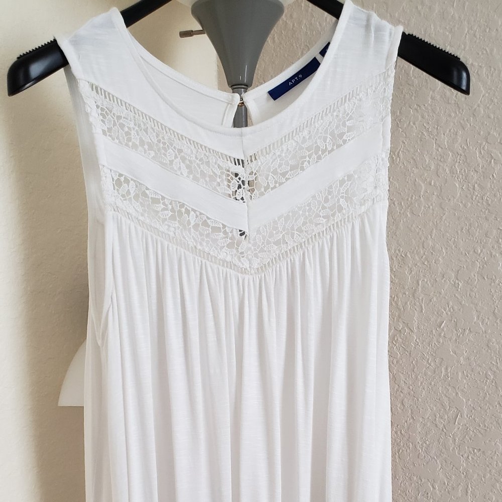 APT 9 White sleeveless blouse. Small size. Great conditions!